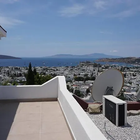 3 Bedroom Triplex With Amazing View In